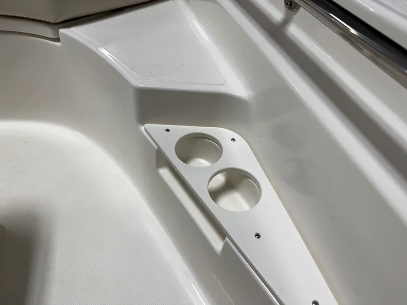 Slide: The Image of Boston Whaler 170 Montauk 2026 - 36