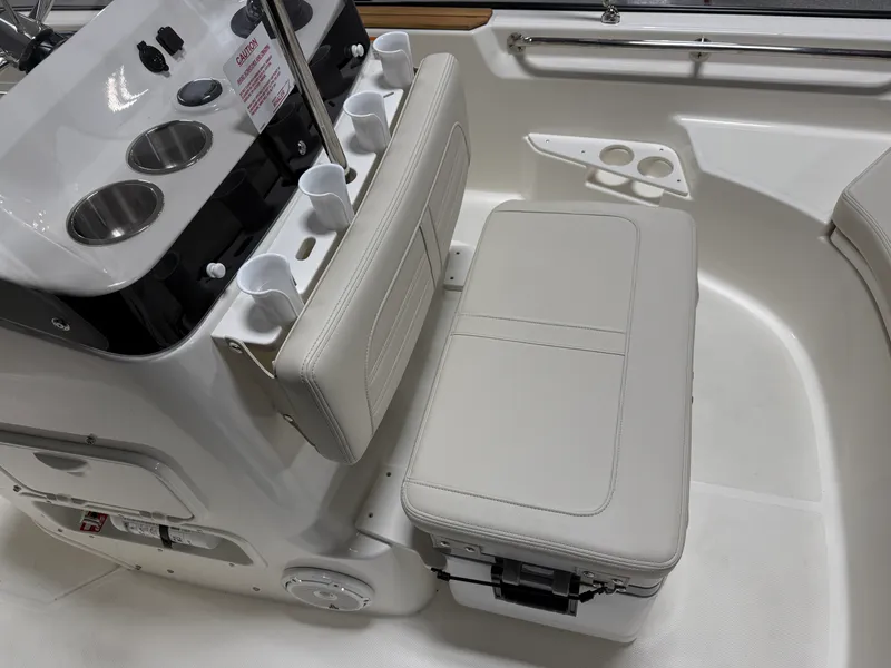 Slide: The Image of Boston Whaler 170 Montauk 2026 - 37