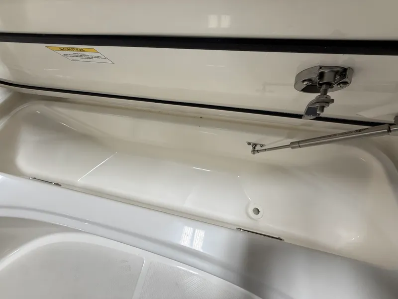 Slide: The Image of Boston Whaler 170 Montauk 2026 - 40