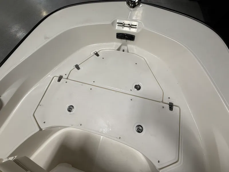 Slide: The Image of Boston Whaler 170 Montauk 2026 - 41