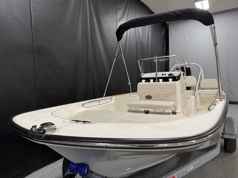 Slide: The Image of Boston Whaler 170 Montauk 2026 - 6