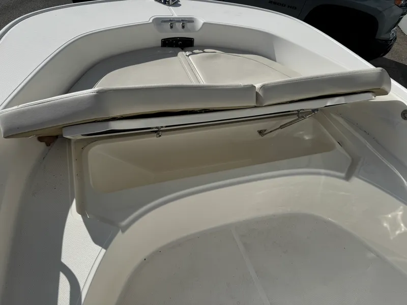 Slide: The Image of Boston Whaler 170 Montauk 2026 - 10