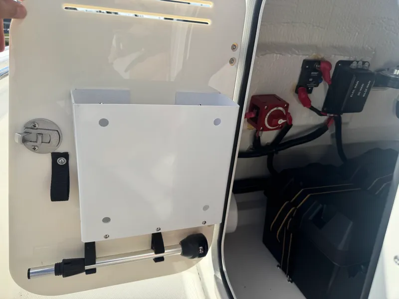 Slide: The Image of Boston Whaler 170 Montauk 2026 - 18