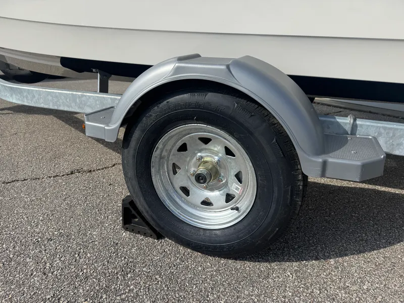 Slide: The Image of Boston Whaler 170 Montauk 2026 - 20