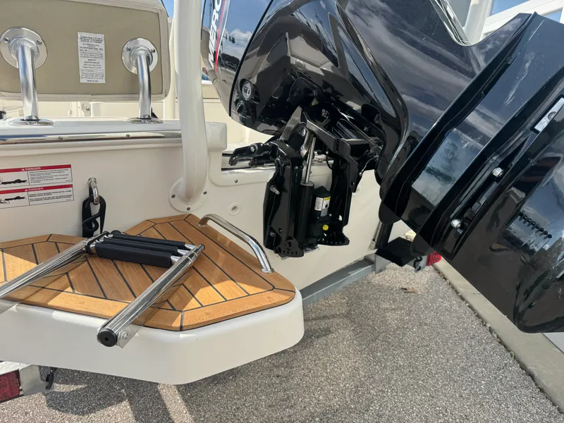 Slide: The Image of Boston Whaler 170 Montauk 2026 - 22