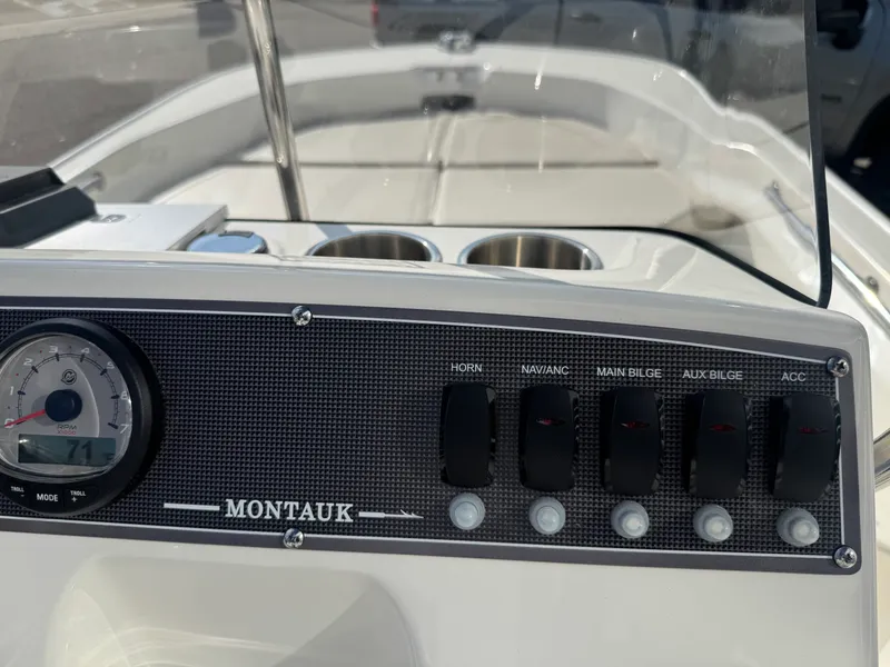 Slide: The Image of Boston Whaler 170 Montauk 2026 - 6