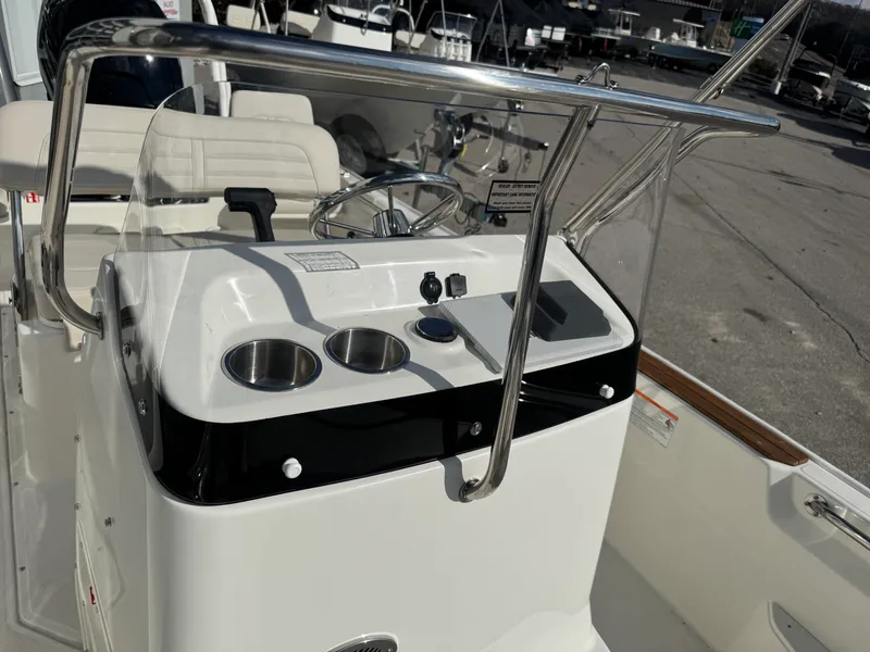 Slide: The Image of Boston Whaler 170 Montauk 2026 - 7
