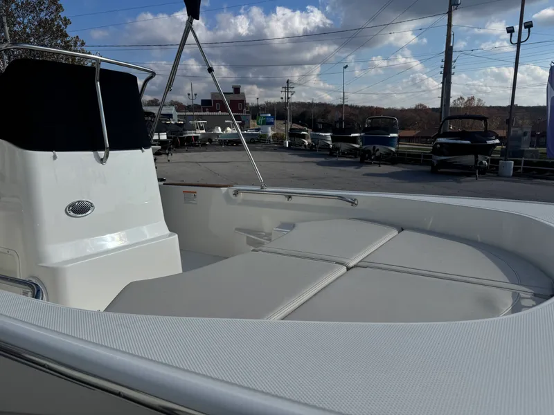 Slide: The Image of Boston Whaler 170 Montauk 2026 - 9
