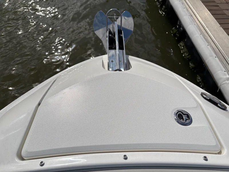 Slide: The Image of Sea Ray SLX 280 Outboard 2026 - 12