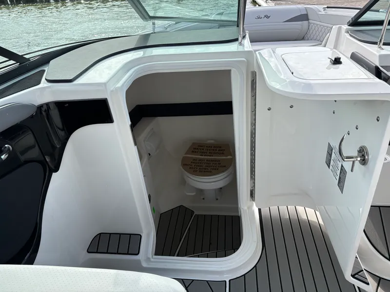 Slide: The Image of Sea Ray SLX 280 Outboard 2026 - 17