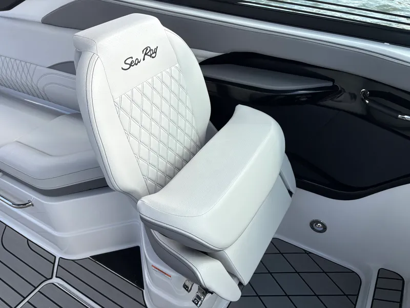 Slide: The Image of Sea Ray SLX 280 Outboard 2026 - 19