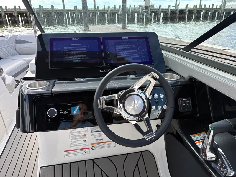 Slide: The Image of Sea Ray SLX 280 Outboard 2026 - 22