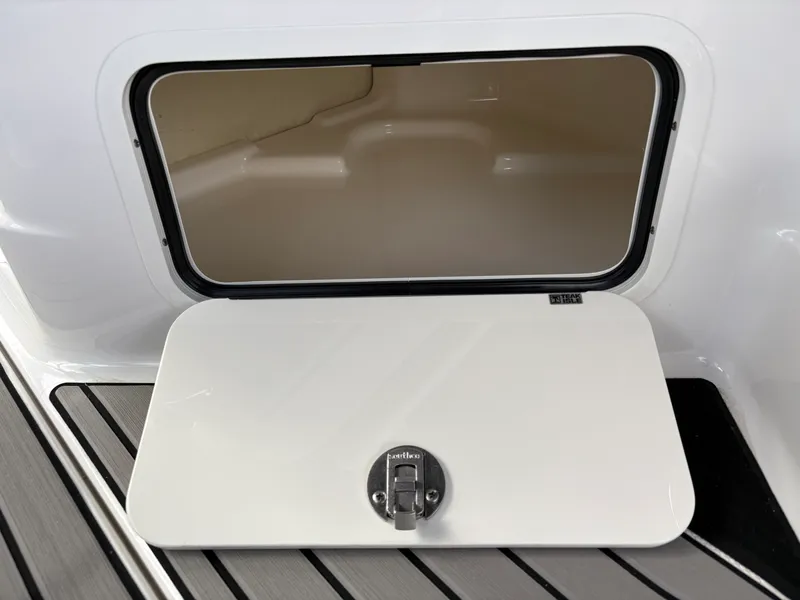 Slide: The Image of Sea Ray SLX 280 Outboard 2026 - 24