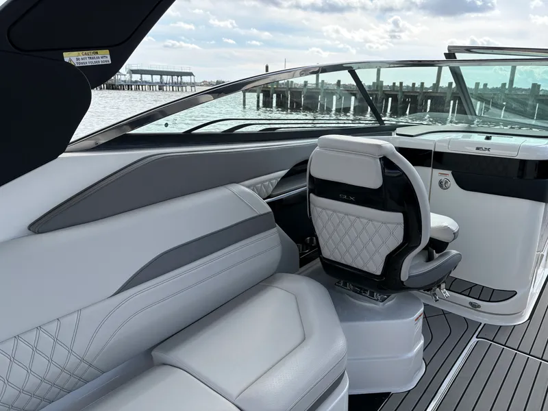 Slide: The Image of Sea Ray SLX 280 Outboard 2026 - 25