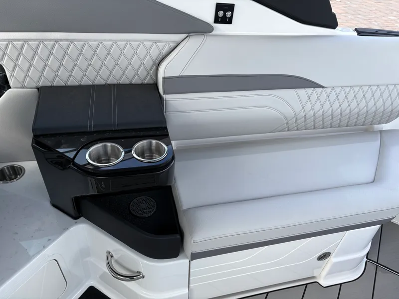 Slide: The Image of Sea Ray SLX 280 Outboard 2026 - 27