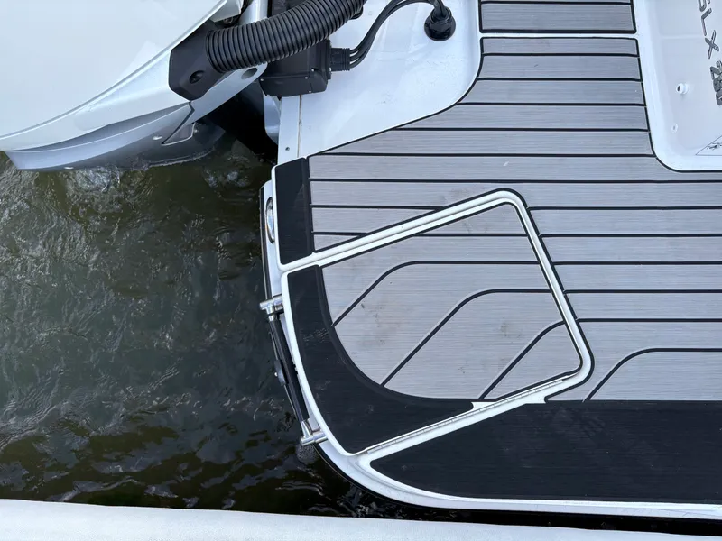 Slide: The Image of Sea Ray SLX 280 Outboard 2026 - 30