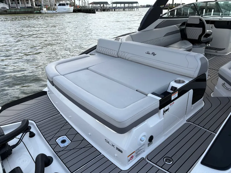 Slide: The Image of Sea Ray SLX 280 Outboard 2026 - 31