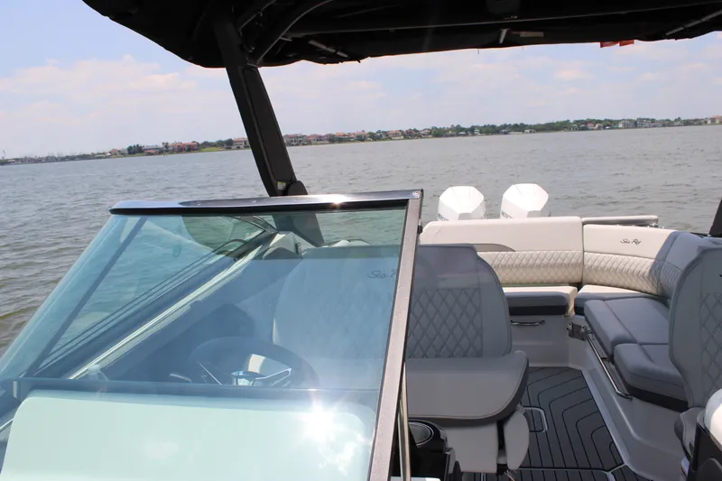 Slide: The Image of Sea Ray SLX 280 Outboard 2026 - 32