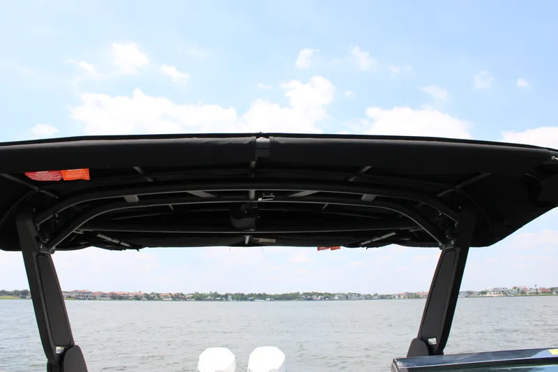 Slide: The Image of Sea Ray SLX 280 Outboard 2026 - 33