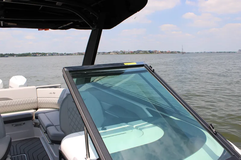 Slide: The Image of Sea Ray SLX 280 Outboard 2026 - 34