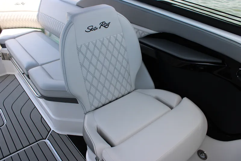 Slide: The Image of Sea Ray SLX 280 Outboard 2026 - 36