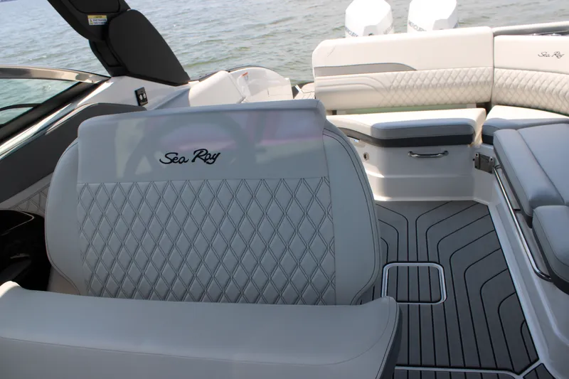 Slide: The Image of Sea Ray SLX 280 Outboard 2026 - 37