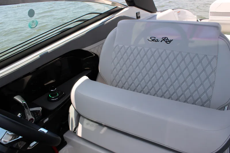 Slide: The Image of Sea Ray SLX 280 Outboard 2026 - 38