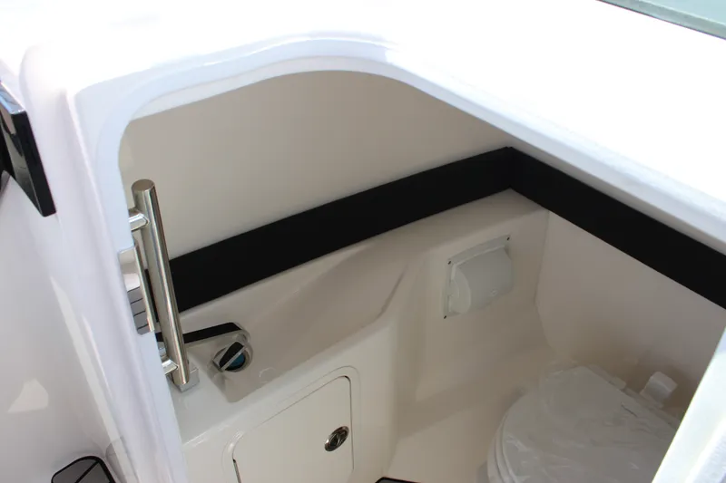 Slide: The Image of Sea Ray SLX 280 Outboard 2026 - 40