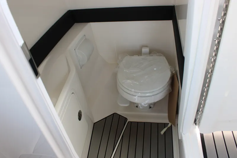 Slide: The Image of Sea Ray SLX 280 Outboard 2026 - 43
