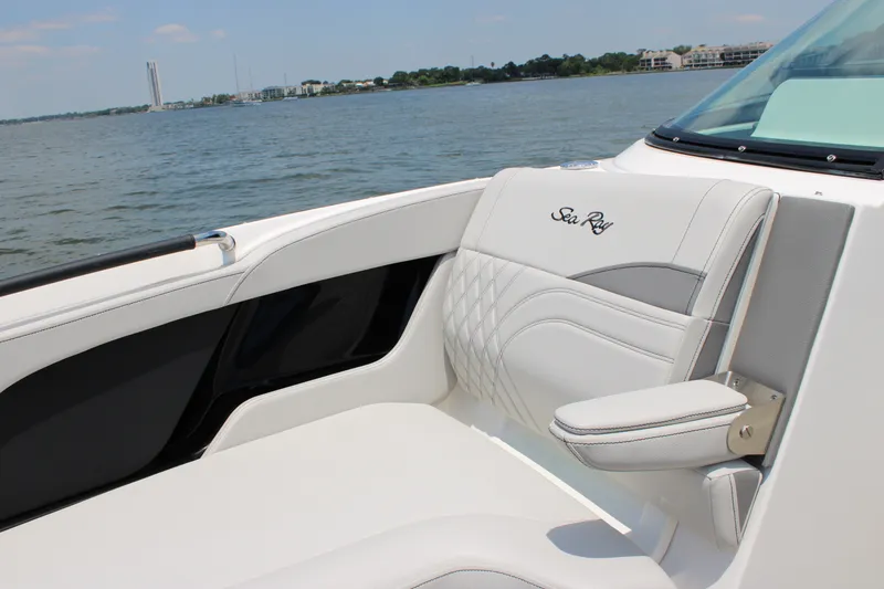 Slide: The Image of Sea Ray SLX 280 Outboard 2026 - 45