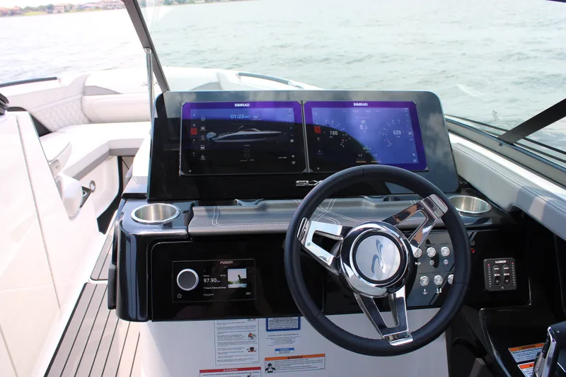 Slide: The Image of Sea Ray SLX 280 Outboard 2026 - 50