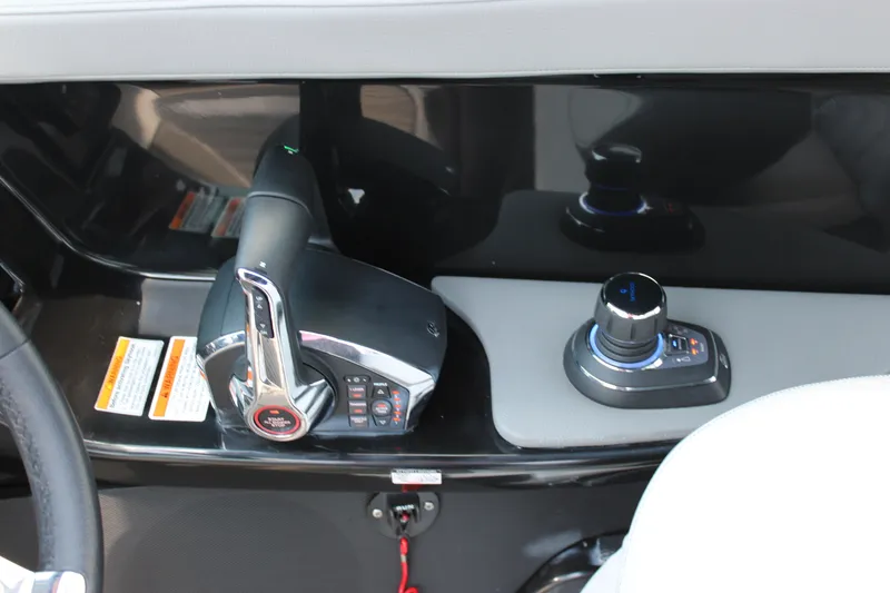 Slide: The Image of Sea Ray SLX 280 Outboard 2026 - 54