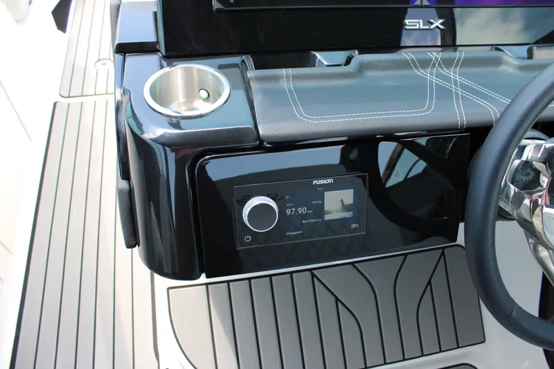 Slide: The Image of Sea Ray SLX 280 Outboard 2026 - 55