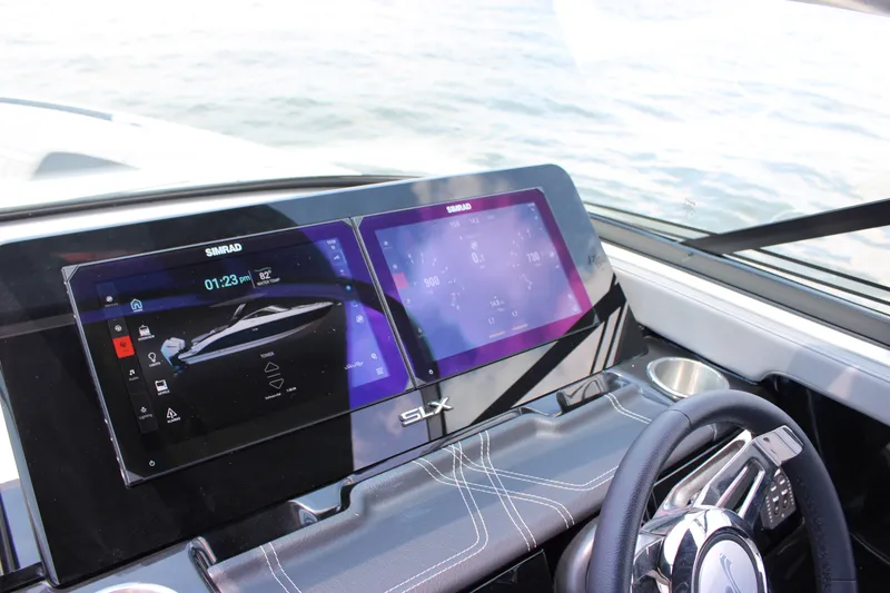 Slide: The Image of Sea Ray SLX 280 Outboard 2026 - 57