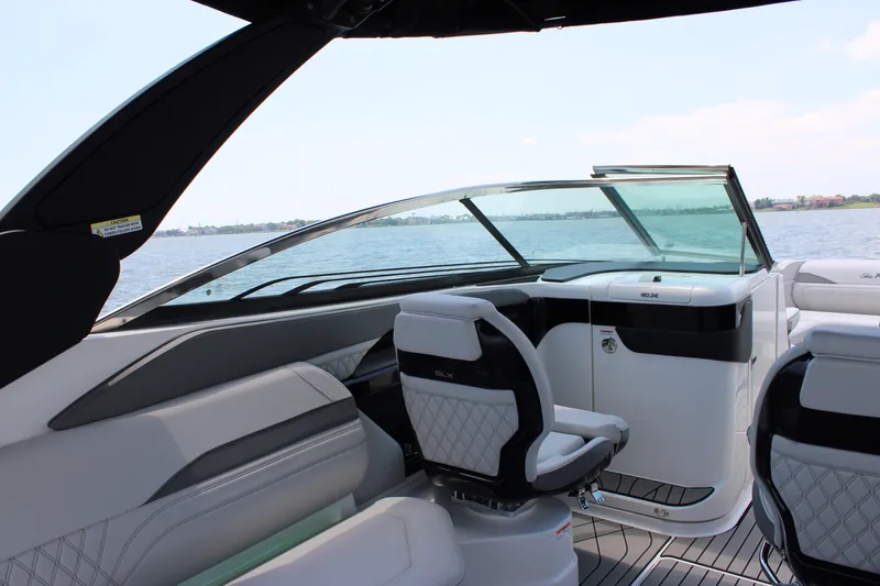 Slide: The Image of Sea Ray SLX 280 Outboard 2026 - 59