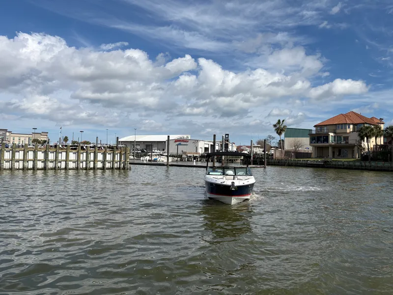 Slide: The Image of Sea Ray SLX 280 Outboard 2026 - 6