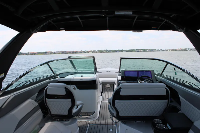 Slide: The Image of Sea Ray SLX 280 Outboard 2026 - 62