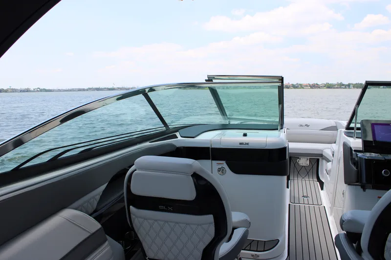 Slide: The Image of Sea Ray SLX 280 Outboard 2026 - 63