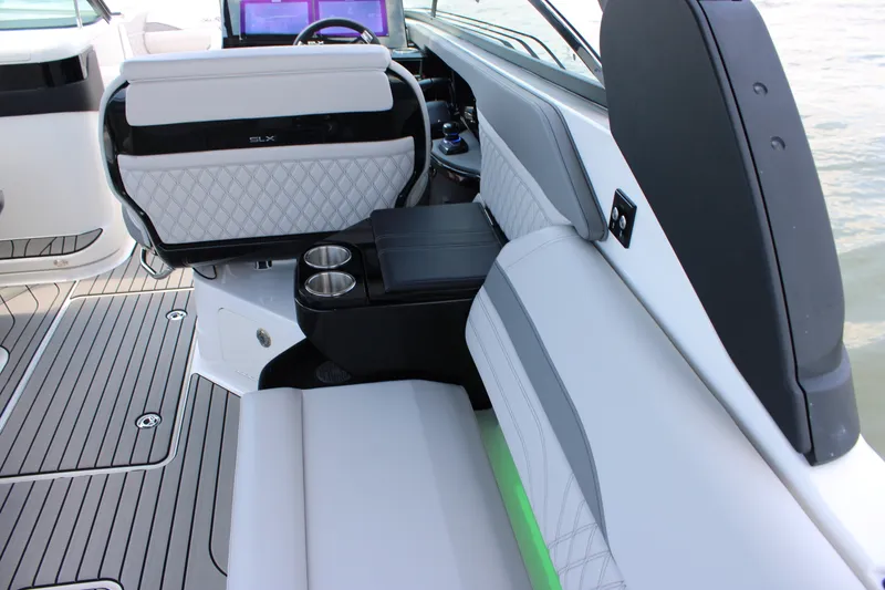 Slide: The Image of Sea Ray SLX 280 Outboard 2026 - 66