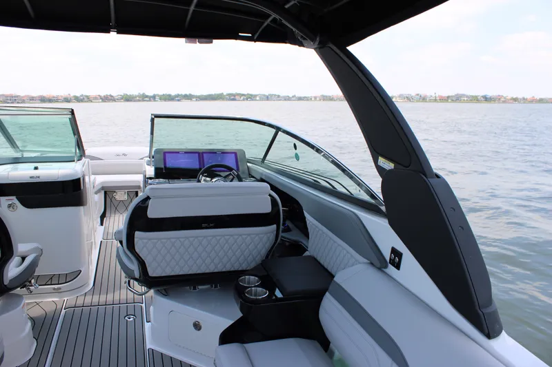 Slide: The Image of Sea Ray SLX 280 Outboard 2026 - 67