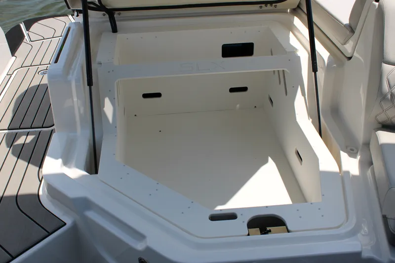 Slide: The Image of Sea Ray SLX 280 Outboard 2026 - 68