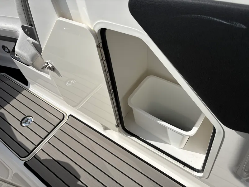 Slide: The Image of Sea Ray SLX 280 Outboard 2026 - 9