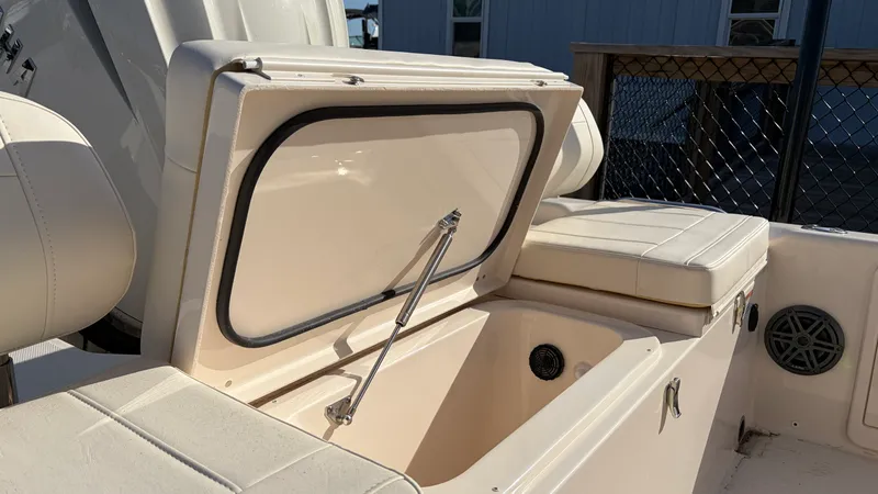 Slide: The Image of Grady-White 251 CE 2026 - 18