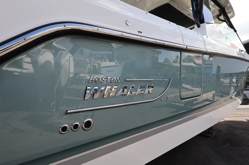 Slide: The Image of Boston Whaler 330 Vantage 2026 - 1