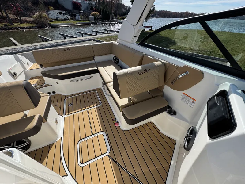 Slide: The Image of Sea Ray SDX 230 2026 - 11
