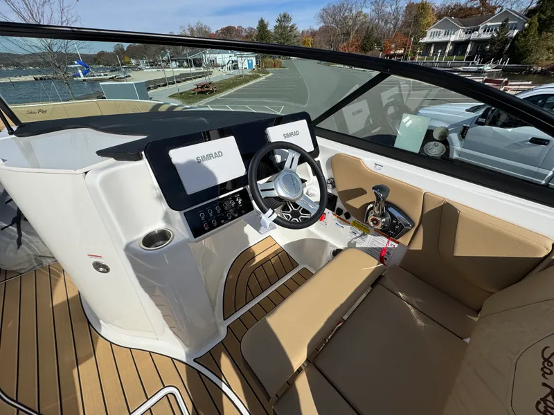 Slide: The Image of Sea Ray SDX 230 2026 - 13