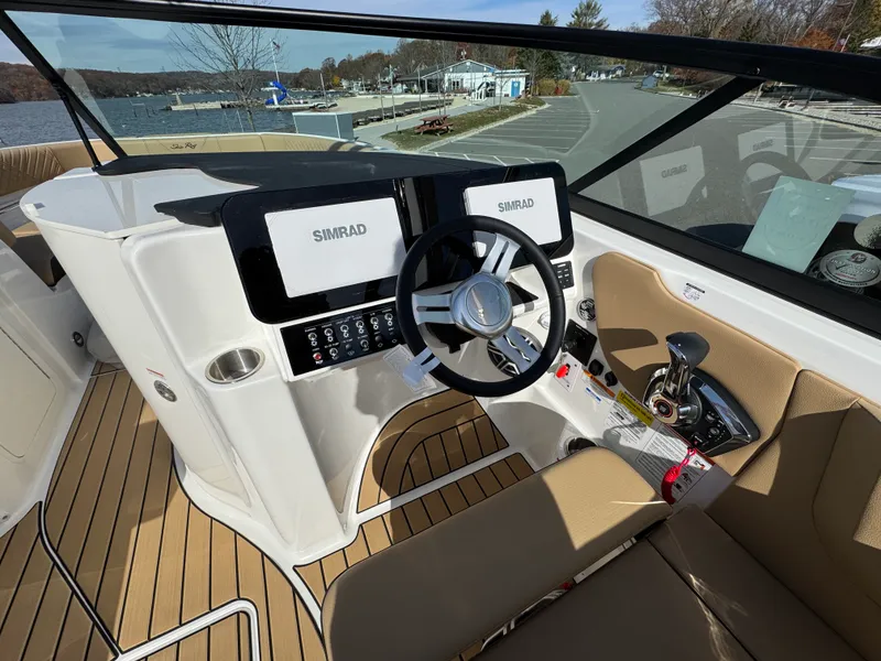 Slide: The Image of Sea Ray SDX 230 2026 - 14