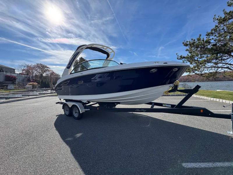 Slide: The Image of Sea Ray SDX 230 2026 - 2