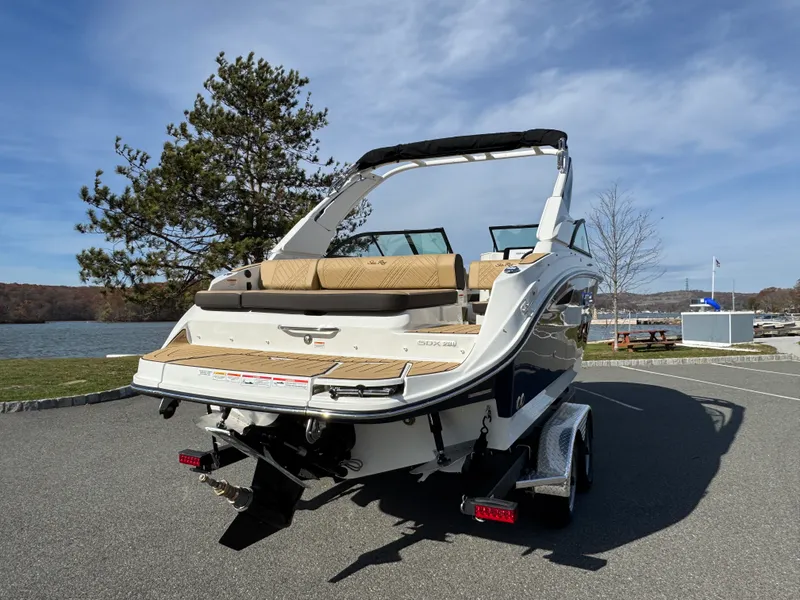 Slide: The Image of Sea Ray SDX 230 2026 - 5