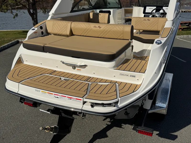 Slide: The Image of Sea Ray SDX 230 2026 - 8